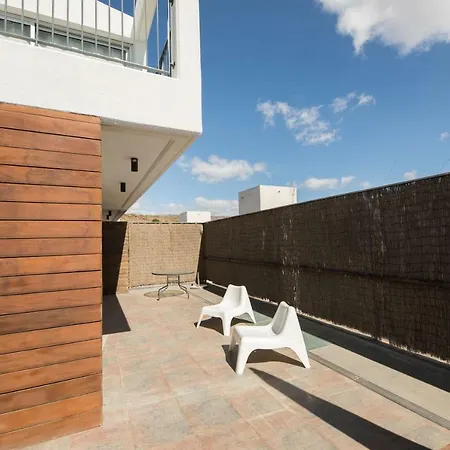 شقة Sunny And Quiet Duplex *